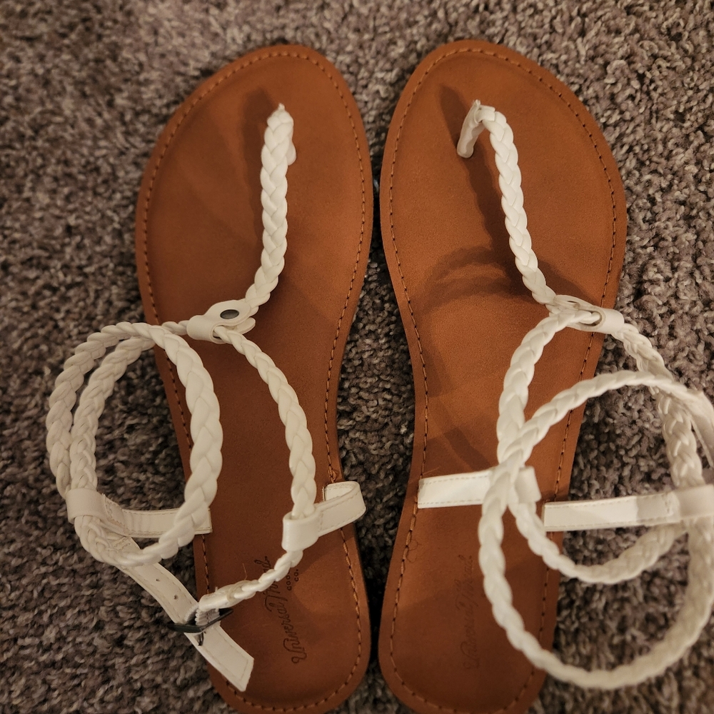 Universal Thread white sandals